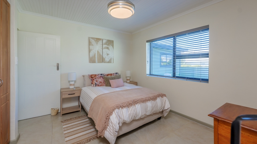 4 Bedroom Property for Sale in Struisbaai Western Cape